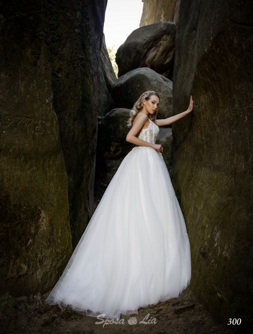 https://www.sposa-lia.com/images/stories/virtuemart/product/300      (3).jpg